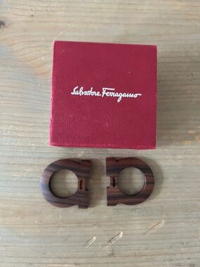 Salvatore Ferragamo Brown Wood-Gancini Switch Belt Buckle Pair with Box